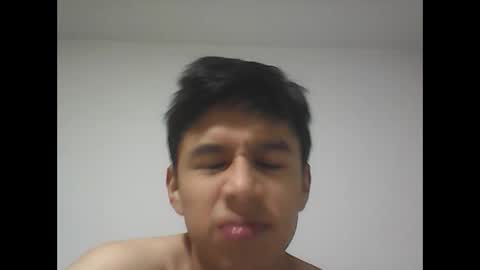 Snapshot of fabiar11 chatting on 10.04.25 R online show from 10.04.25