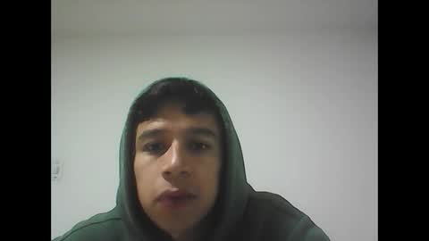 Snapshot of fabiar11 chatting on 10.12.25 R online show from 10.12.25