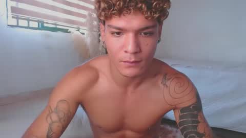 Snapshot of fabrizio_amery chatting on 01.10.25 -  A N D E R online show from 01.10.25