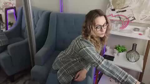 Snapshot of faecavaness chatting on 11.09.25 faecavaness online show from 11.09.25