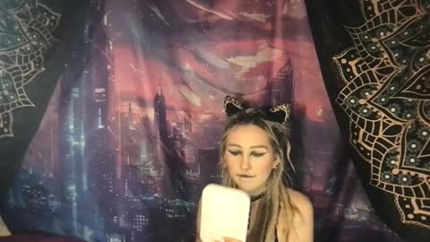 Snapshot of faexoxoxo chatting on 12.07.24 Fae online show from 12.07.24