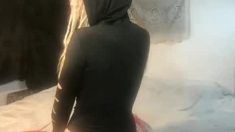 Snapshot of faexoxoxo chatting on 10.28.25 Fae online show from 10.28.25