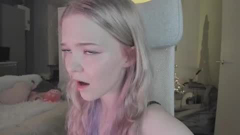 Snapshot of fairy_casey chatting on 02.14.25 fairy_casey online show from 02.14.25