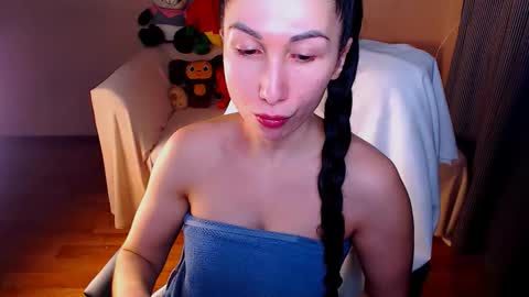 Elli  online show from 09.24.25