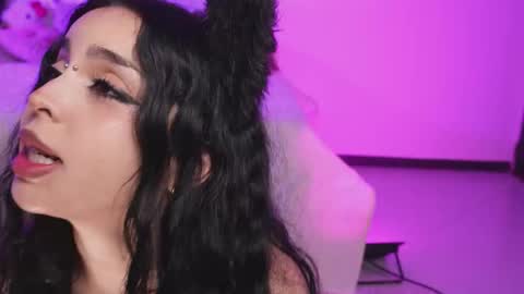 Sara  REMEMBER TO LEAVE A THUMB UP online show from 01.06.26