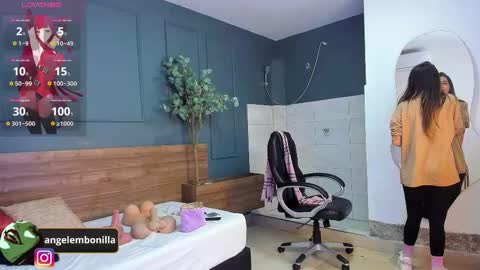 Snapshot of fallen_angel999777 chatting on 10.08.25 Megan 630 1330 -5 online show from 10.08.25