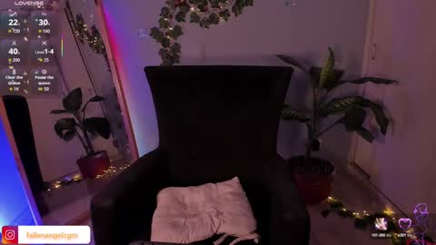 Snapshot of fallenangel_g chatting on 10.04.25 Fallen Angel online show from 10.04.25