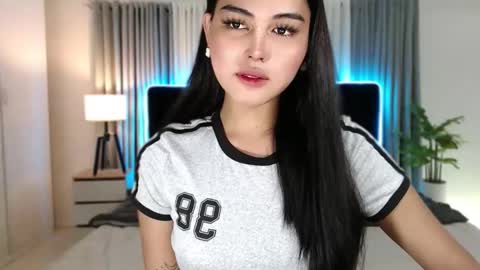 Snapshot of fallfromabove chatting on 10.17.25 Belly Conklin online show from 10.17.25