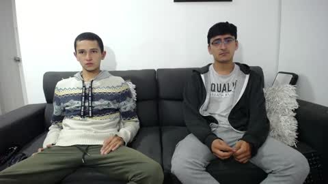 Snapshot of fallgays chatting on 01.04.25 FallGays online show from 01.04.25