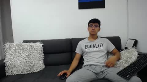 Snapshot of fallgays chatting on 01.06.25 FallGays online show from 01.06.25