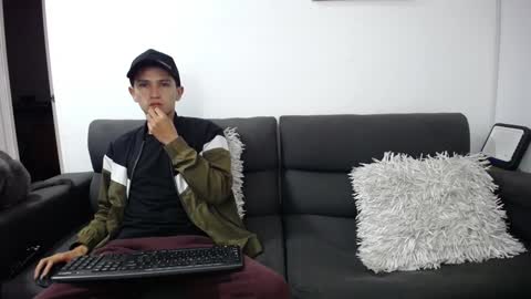 Snapshot of fallgays chatting on 01.29.25 FallGays online show from 01.29.25