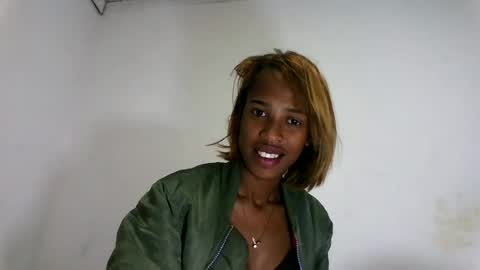 Snapshot of fallinah01 chatting on 07.25.26 fallinah01 online show from 07.25.26
