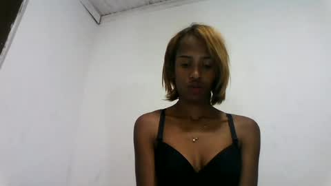 Snapshot of fallinah01 chatting on 07.25.26 fallinah01 online show from 07.25.26