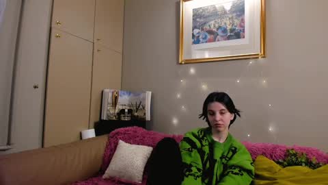 Snapshot of fannyharber chatting on 12.14.24 Mia online show from 12.14.24