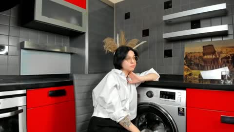 Snapshot of fannyharber chatting on 12.22.24 Mia online show from 12.22.24