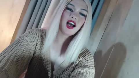 DANIELLA - DONT FORGET TO GIVE ME A THUMBSU UP online show from 05.15.26