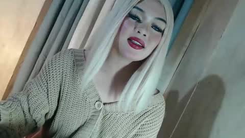 DANIELLA - DONT FORGET TO GIVE ME A THUMBSU UP online show from 05.17.26