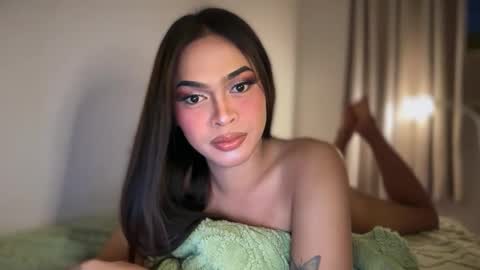 Snapshot of farrahmoanx chatting on 05.10.26 farrahmoanx online show from 05.10.26
