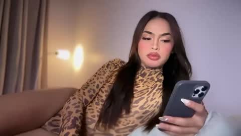 Snapshot of farrahmoanx chatting on 06.08.26 farrahmoanx online show from 06.08.26