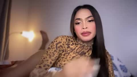 Snapshot of farrahmoanx chatting on 06.10.26 farrahmoanx online show from 06.10.26