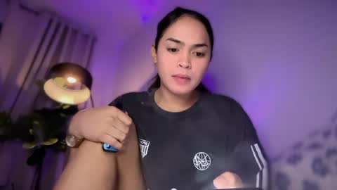 Snapshot of farrahmoanx chatting on 06.18.26 farrahmoanx online show from 06.18.26