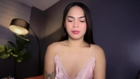 Snapshot of farrahmoanx chatting on 07.19.26 farrahmoanx online show from 07.19.26
