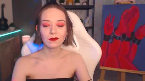 Fascinating   Eyes online show from 12.21.25