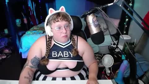 Snapshot of fatveronica chatting on 01.19.25 FatVeronica online show from 01.19.25