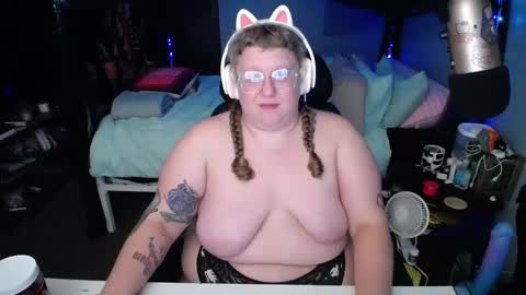 Snapshot of fatveronica chatting on 02.16.25 FatVeronica online show from 02.16.25