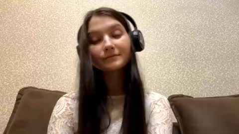 Snapshot of faustinabartosh chatting on 10.31.25 Aurora 18yo online show from 10.31.25