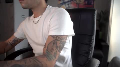 Snapshot of favdealer chatting on 02.18.26 favdealer online show from 02.18.26