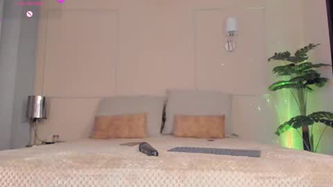 Snapshot of fay_miller2 chatting on 10.02.25 welcome to my world  online show from 10.02.25