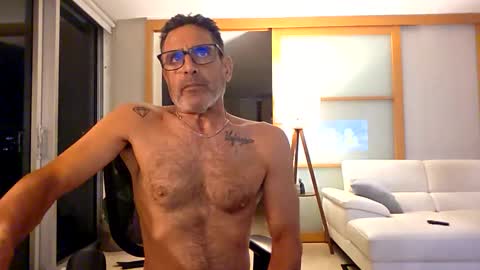 Snapshot of fdavoudi chatting on 10.26.25 Miami Persian online show from 10.26.25