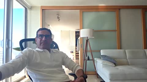 Snapshot of fdavoudi chatting on 10.31.25 Miami Persian online show from 10.31.25