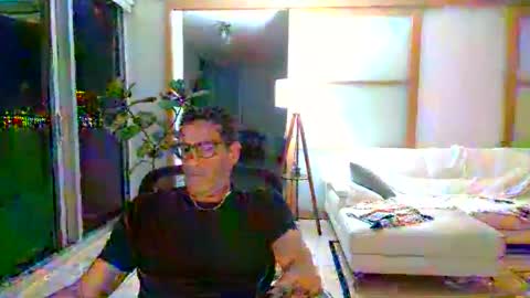 Snapshot of fdavoudi chatting on 02.12.26 Miami Persian online show from 02.12.26