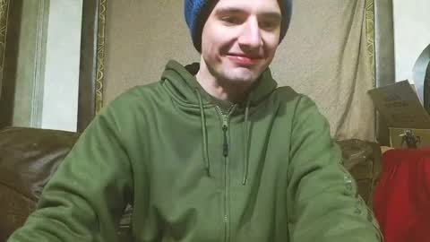 Snapshot of feelingverynaughty chatting on 01.22.25 ask me online show from 01.22.25