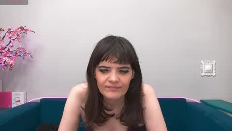 Snapshot of feelsgoodwoman chatting on 04.28.26 Laura online show from 04.28.26