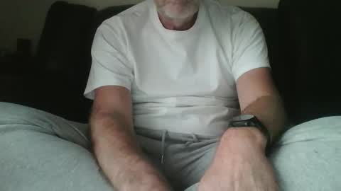 Snapshot of feet_fan69 chatting on 10.10.25 John Buck online show from 10.10.25