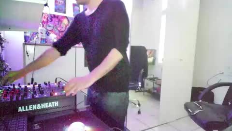 Snapshot of feetamiiin chatting on 05.13.26 m0rty online show from 05.13.26