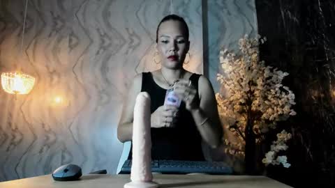 feetbynic online show from 10.25.25