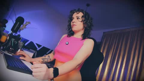 Snapshot of feetfundoll chatting on 02.21.25 Lisa Dove aka FeetFunDoll online show from 02.21.25