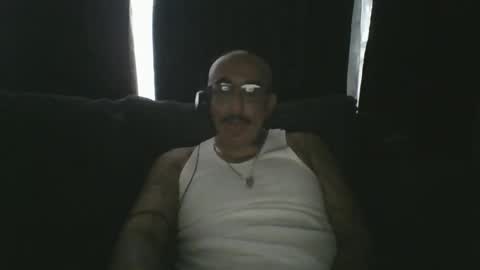 Snapshot of felixrlarios25 chatting on 05.13.26 felixrlarios25 online show from 05.13.26