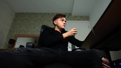 Snapshot of felixstark chatting on 10.16.25 FelixStark online show from 10.16.25