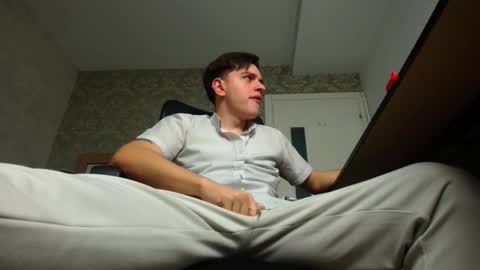 Snapshot of felixstark chatting on 10.26.25 FelixStark online show from 10.26.25