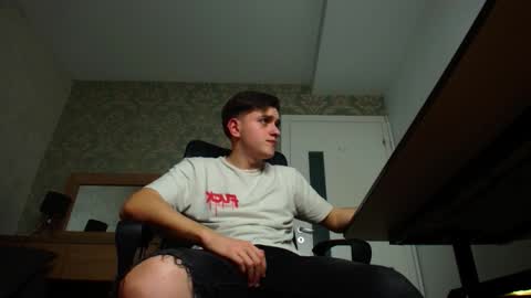 Snapshot of felixstark chatting on 10.31.25 FelixStark online show from 10.31.25