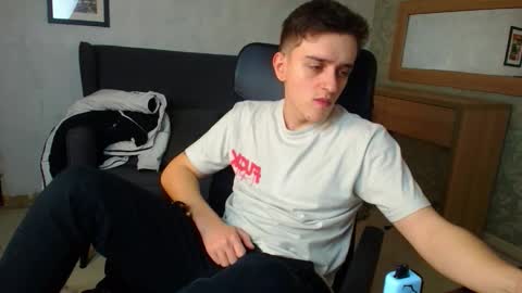 Snapshot of felixstark chatting on 11.30.25 FelixStark online show from 11.30.25