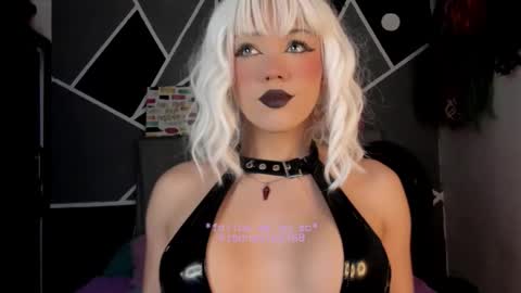 Snapshot of fem_boy6 chatting on 11.26.25 fem_boy6 online show from 11.26.25