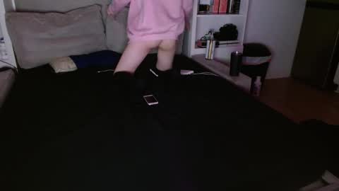 Snapshot of femboyflowers chatting on 09.15.25 femboyflowers online show from 09.15.25