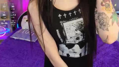 Snapshot of fenilea chatting on 12.15.25 Fenilea online show from 12.15.25