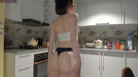 Snapshot of ferdina18 chatting on 04.22.26 Leya online show from 04.22.26